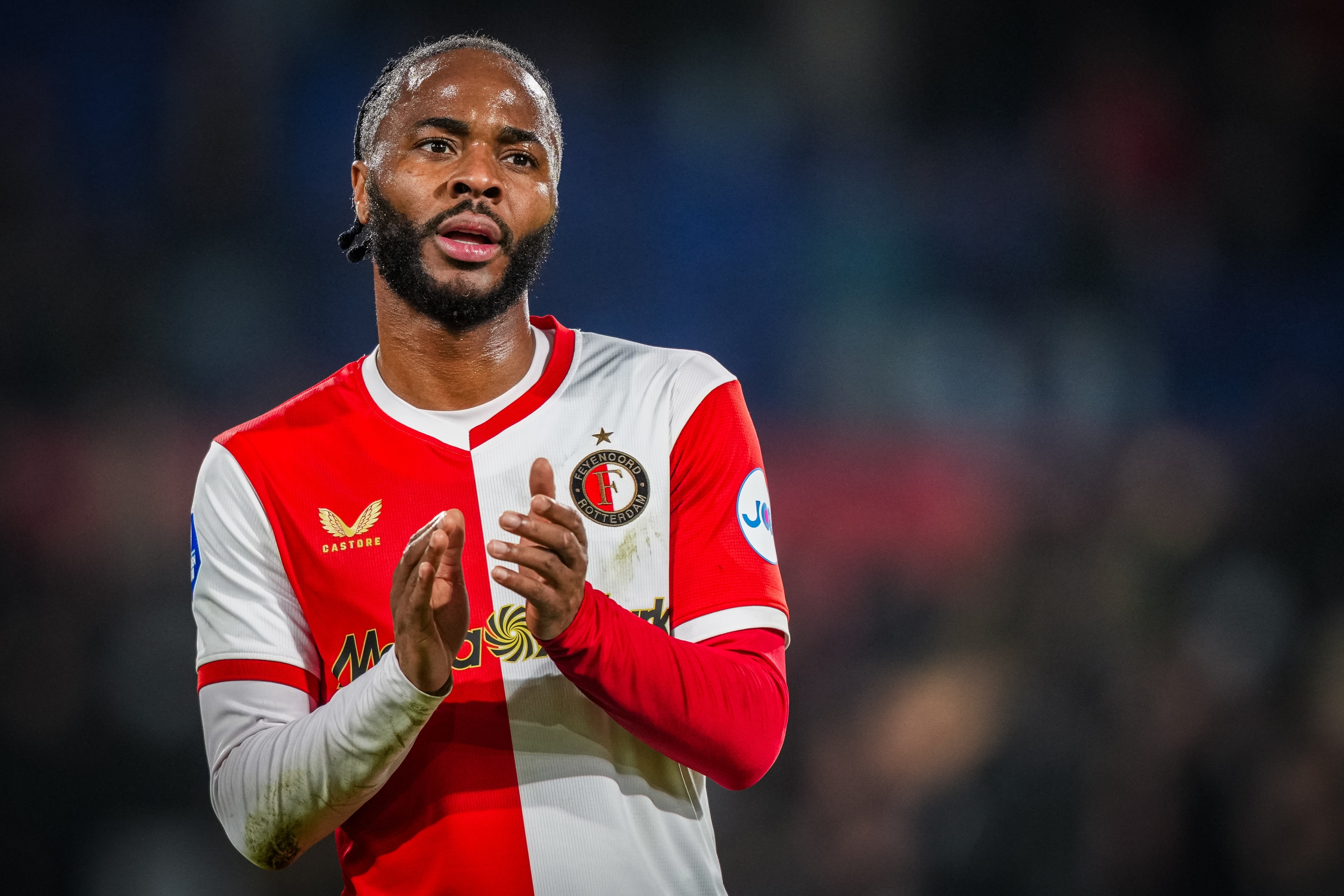 开云官方网站-记者提问斯特林时笑了，斯特林回怼：你不该笑，我在努力找回状态